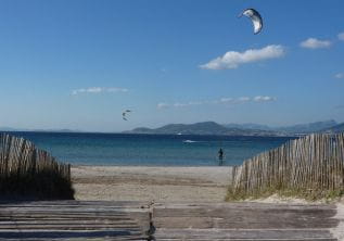 Kitesurfing