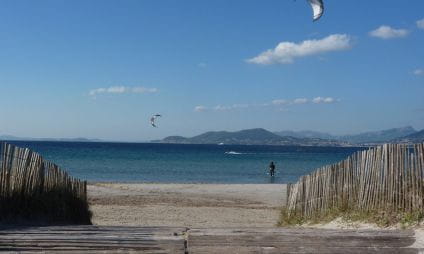 Kitesurfing